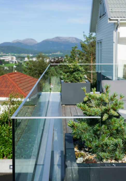 Melby_Glassrekkverk. Foto: Peder Otto Dybvik