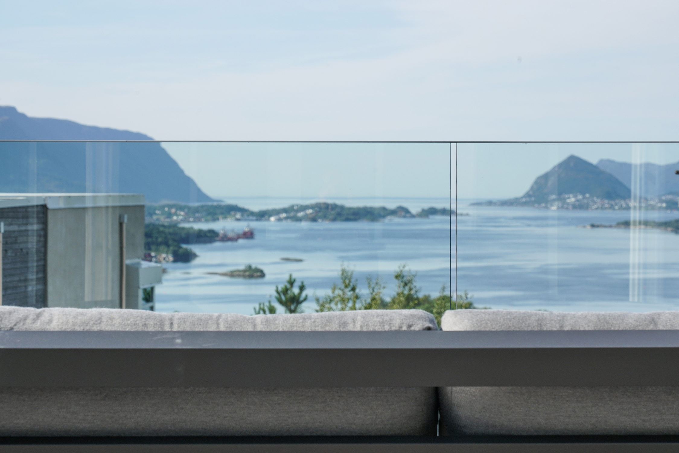 Melby_Glassrekkverk. Foto: Peder Otto Dybvik