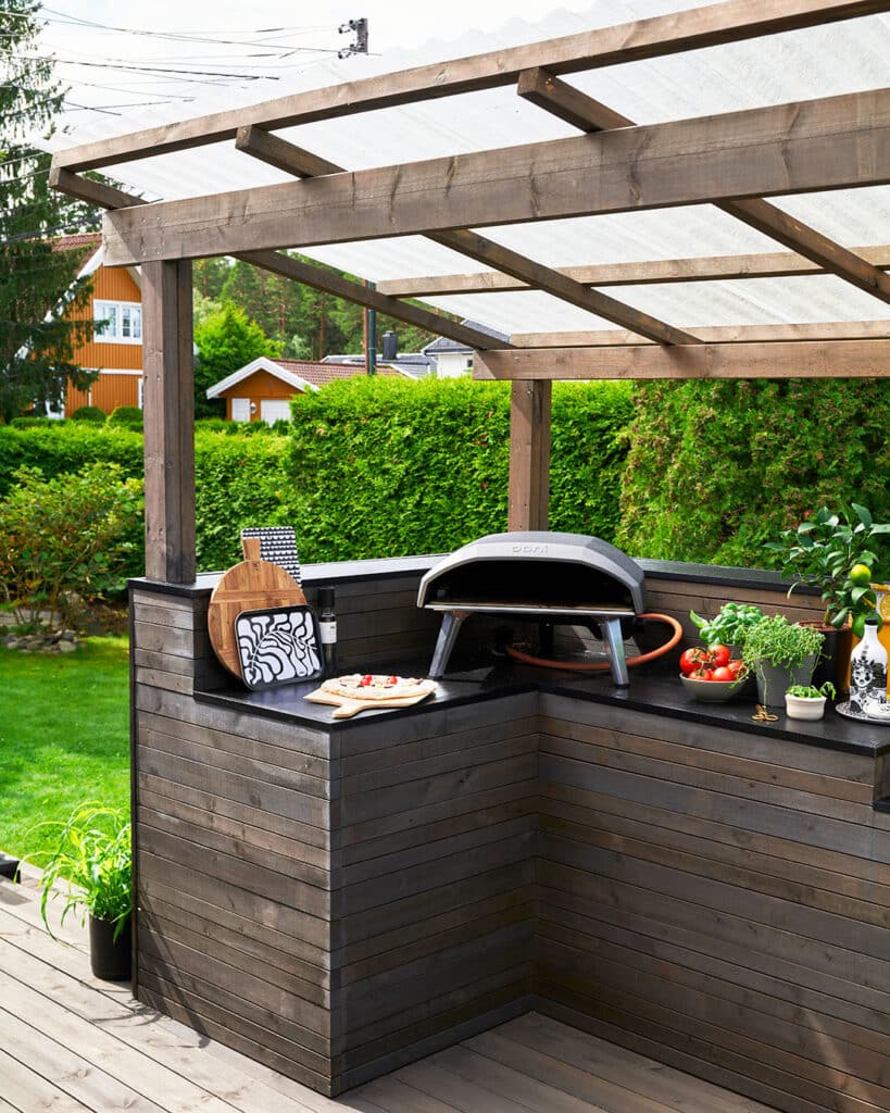 Pizza- og grillplass. Utekjøkken i MøreRoyal - Concise lekter.